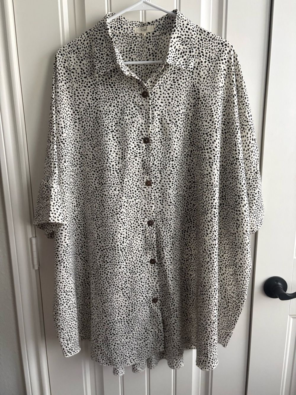 Easel Black and White Spotted Print Shirt - Picture 2 of 5